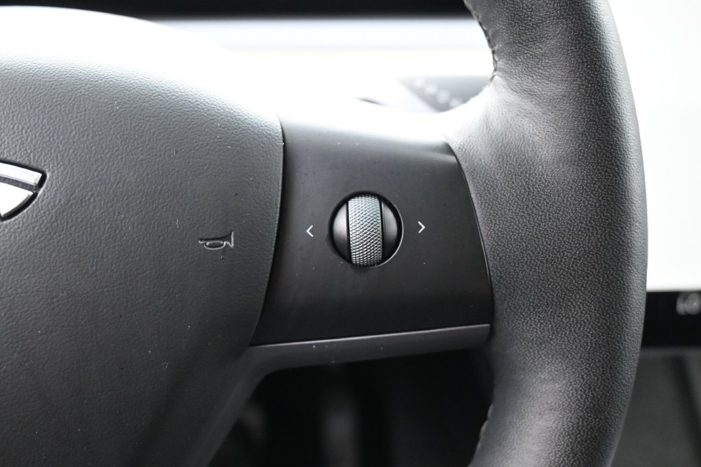 Used 2024 Tesla Model Y 2WD image 13