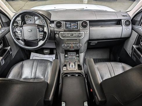 Used 2016 Land Rover LR4 HSE image 3