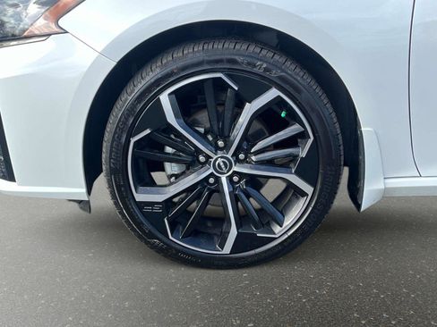 Used 2024 Nissan Altima 2.5 SR image 9