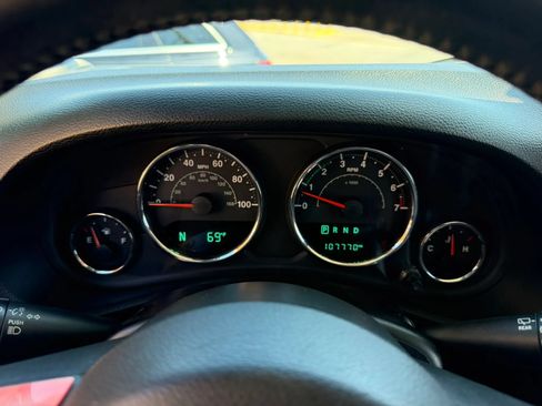 Used 2015 Jeep Wrangler Unlimited Sport w/ Quick Order Package 24S AWD/4WD image 12