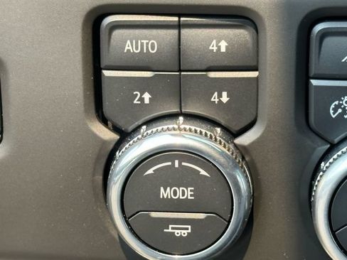 Used 2025 GMC Sierra 1500 AT4 w/ AT4 Premium Package AWD/4WD image 32