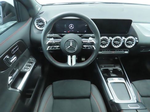 Certified 2025 Mercedes-Benz GLA 250 image 10