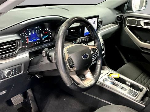 Used 2020 Ford Explorer XLT RWD image 17