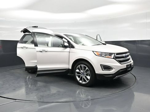 Used 2018 Ford Edge Titanium w/ Equipment Group 302A AWD/4WD image 32
