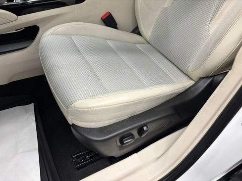 Used 2023 Buick Envision Preferred FWD image 17