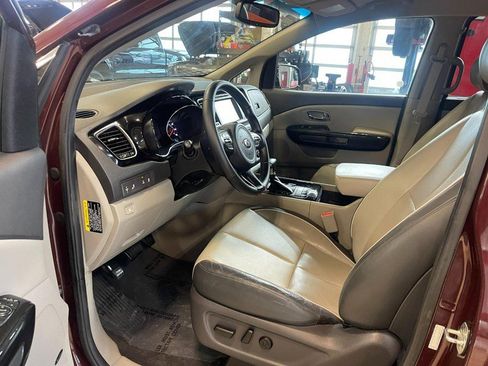 Used 2018 Kia Sedona SX image 18