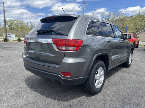 Used 2012 Jeep Grand Cherokee Laredo w/ Laredo E Group AWD/4WD image 8