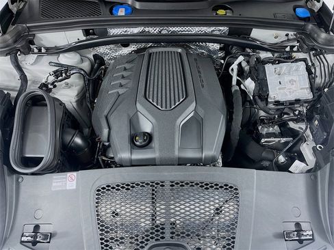 Certified 2025 Porsche Macan image 26