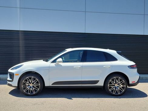Certified 2023 Porsche Macan AWD/4WD image 6
