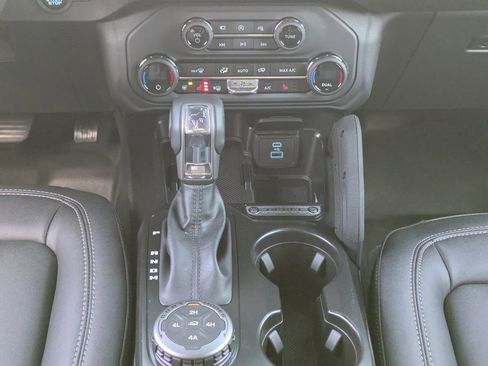 New 2025 Ford Bronco Badlands image 21