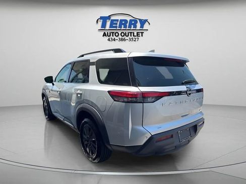 Used 2024 Nissan Pathfinder SV FWD image 8