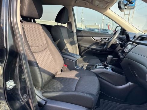 Used 2017 Nissan Rogue SV w/ SV Premium Package image 17