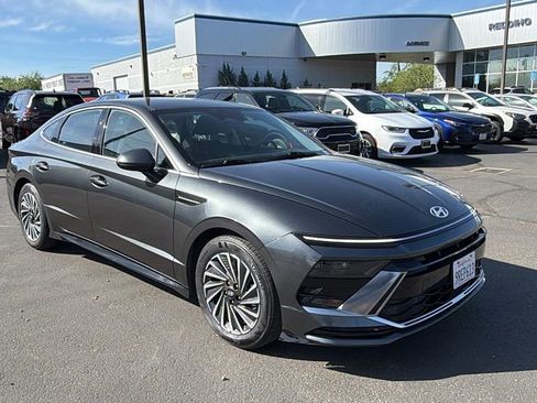 Used 2025 Hyundai Sonata SEL FWD image 2