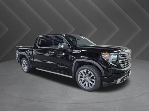 Used 2022 GMC Sierra 1500 Denali w/ Technology Package AWD/4WD image 2