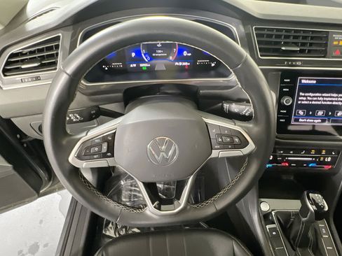 Used 2022 Volkswagen Tiguan SE image 11