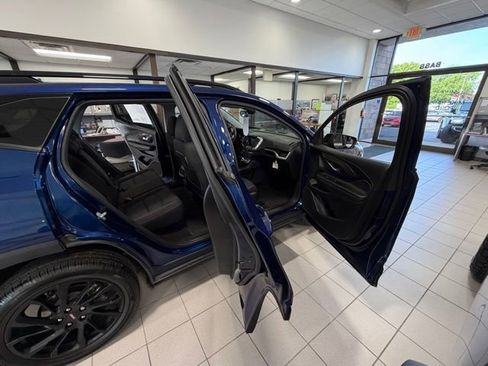 Used 2023 GMC Terrain SLE w/ Elevation Edition FWD image 27