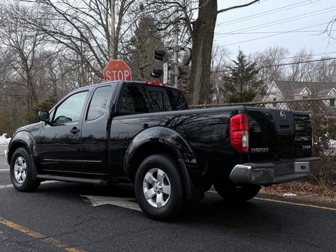 Used 2011 Nissan Frontier SV w/ SV Premium Utility Pkg image 3