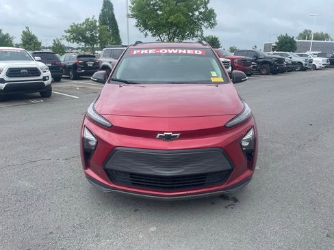 Used 2023 Chevrolet Bolt EUV LT w/ Convenience Package FWD image 2