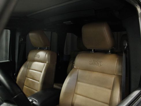 Used 2011 Jeep Wrangler Unlimited Sahara w/ Connectivity Group AWD/4WD image 21