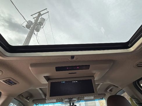 Used 2015 Toyota Sienna Limited Premium image 32