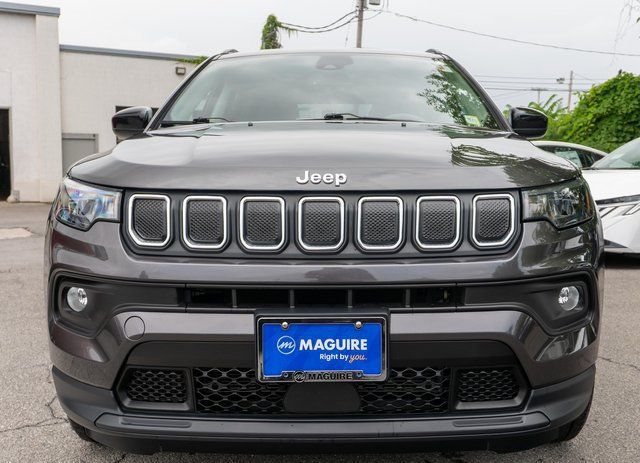 Used 2022 Jeep Compass Latitude w/ Convenience Group AWD/4WD image 3