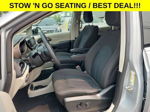 Used 2023 Chrysler Voyager LX FWD image 9