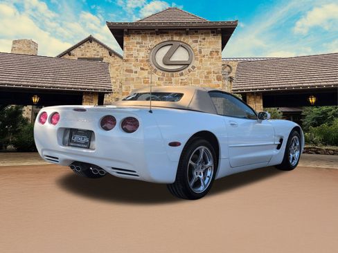 Used 2002 Chevrolet Corvette Convertible w/ Preferred Equipment Group2 RWD image 2