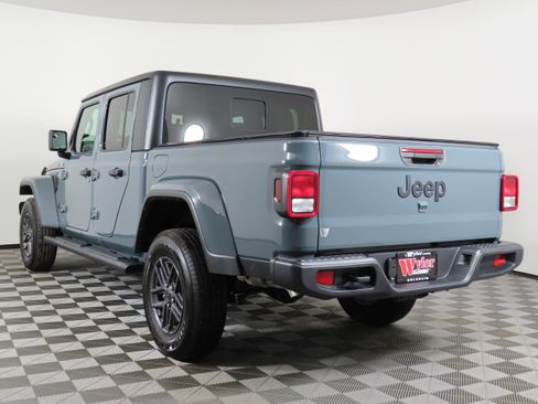 Used 2025 Jeep Gladiator Sport image 41