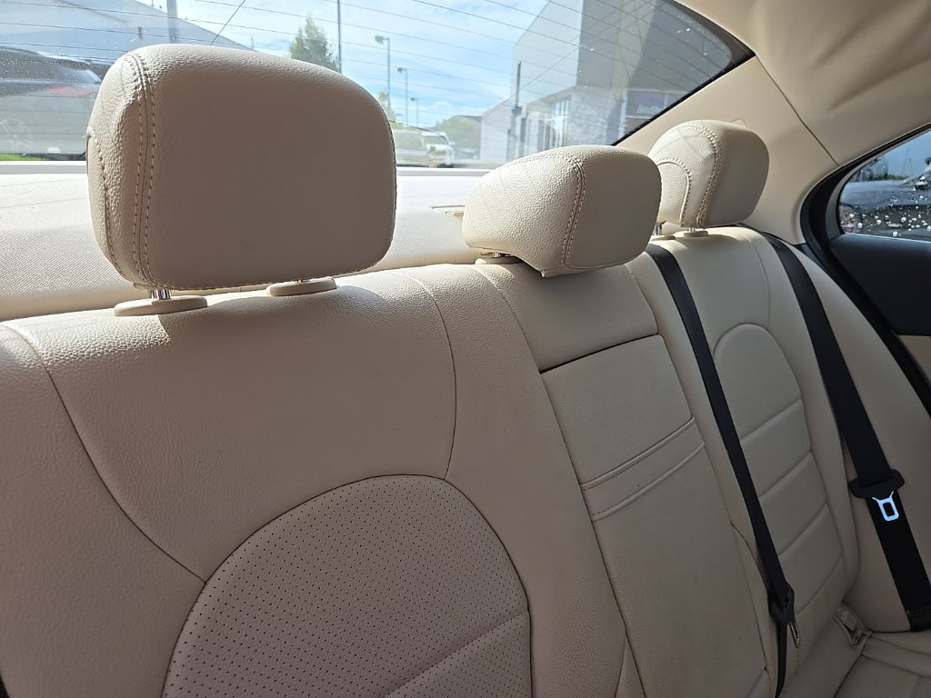 Used 2018 Mercedes-Benz C 300 4MATIC Sedan image 34
