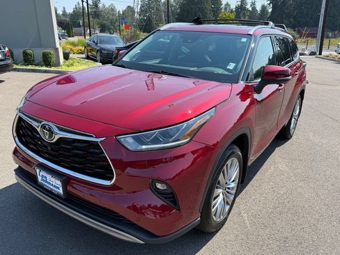 Used 2026 Toyota Highlander Platinum AWD/4WD image 9