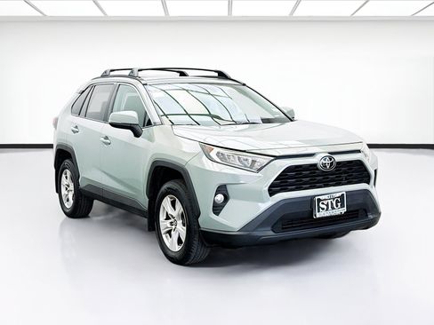 Used 2019 Toyota RAV4 XLE w/ Carpet Mat Package FWD image 3