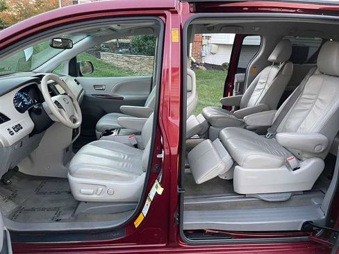 Used 2014 Toyota Sienna AWD image 52