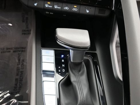 Used 2025 Hyundai Elantra SEL image 18