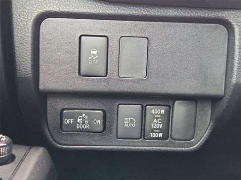 Used 2021 Toyota Tacoma TRD Off-Road w/ Technology Package AWD/4WD image 17