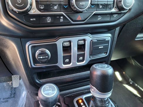 Used 2018 Jeep Wrangler Sport AWD/4WD image 22