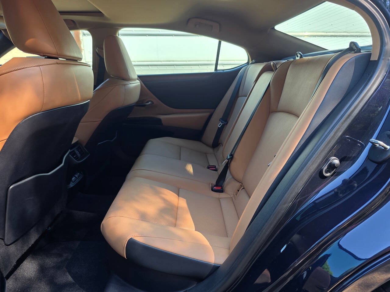 Used 2024 Lexus ES 300h w/ Premium Package FWD image 31