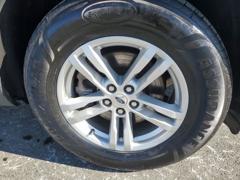 Used 2021 Ford Explorer XLT w/ Equipment Group 202A image 9