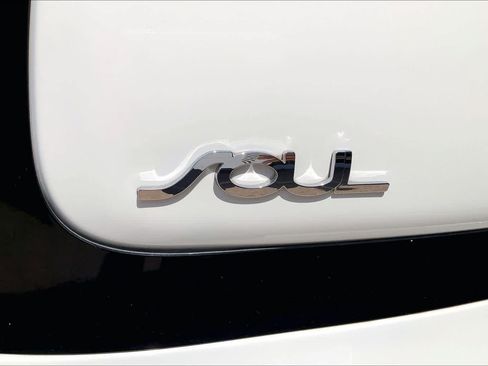 Used 2017 Kia Soul FWD image 9