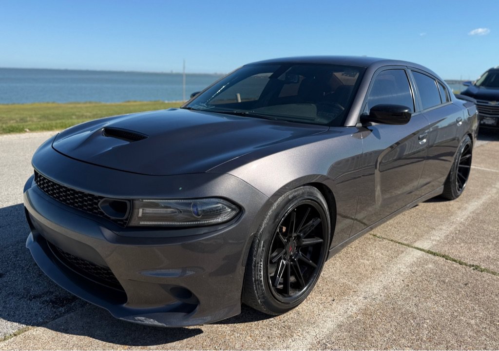 Used 2018 Dodge Charger R/T w/ Blacktop Package RWD image 1
