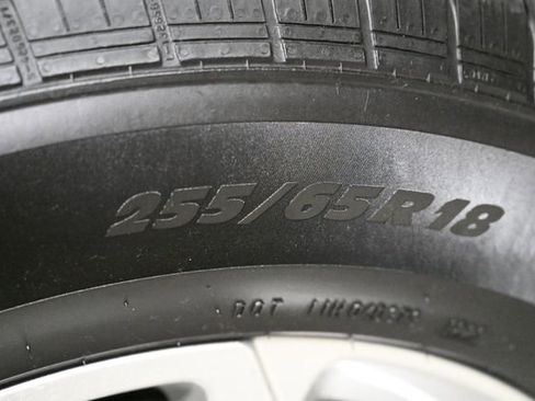 Used 2021 Chevrolet Traverse LS FWD image 18