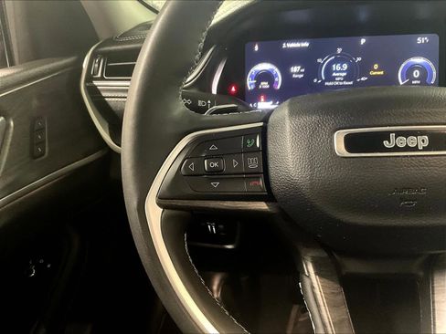 Used 2024 Jeep Grand Cherokee Limited image 23