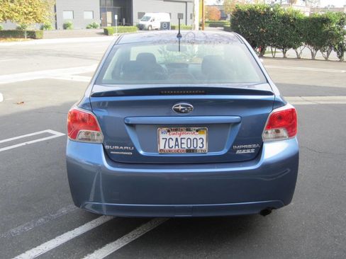 Used 2014 Subaru Impreza 2.0i Premium w/ All-Weather Package w/CVT image 4