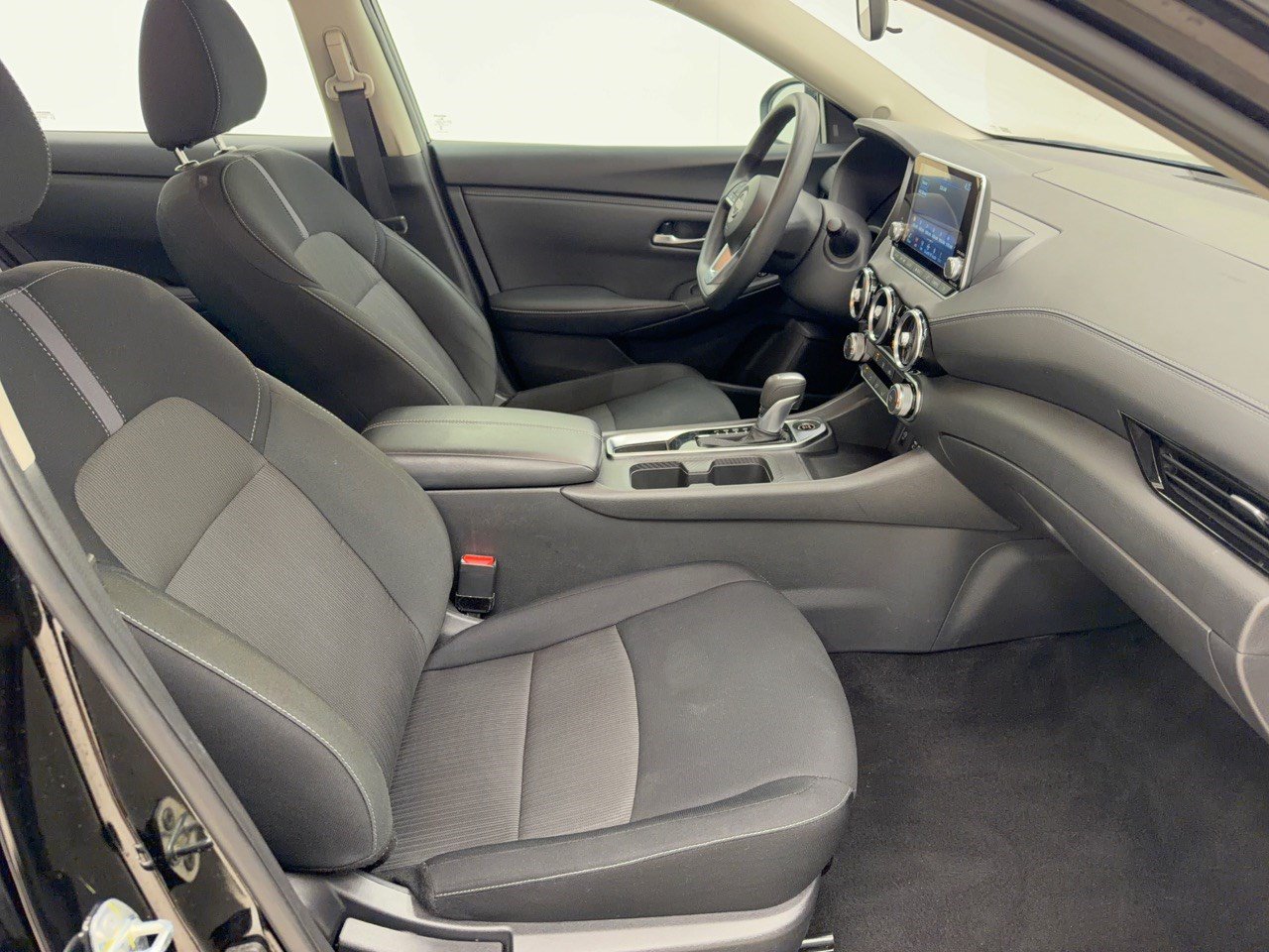 Used 2025 Nissan Sentra SV FWD image 30