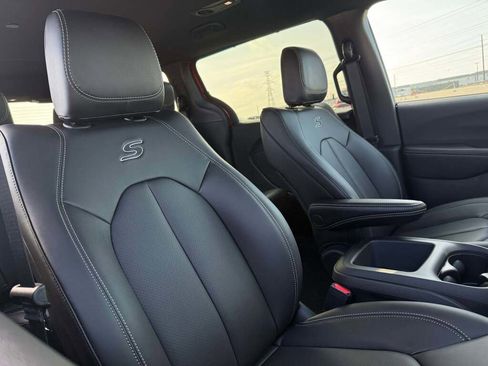 New 2026 Chrysler Pacifica Select w/ S Appearance Package image 26