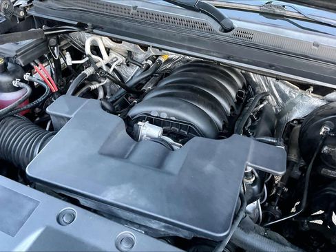 Used 2018 Chevrolet Suburban LT image 29