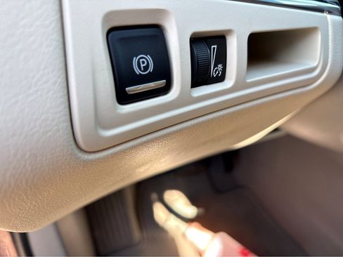 Used 2017 Cadillac XT5 Luxury w/ Driver Awareness Package image 16