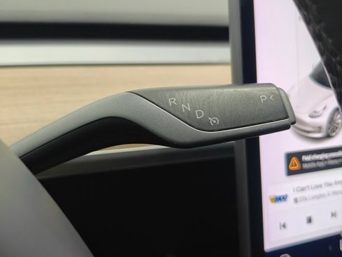 Used 2020 Tesla Model 3 Standard Range RWD image 9