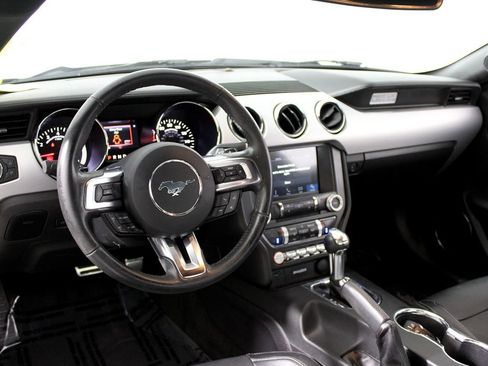 Used 2017 Ford Mustang Premium image 7