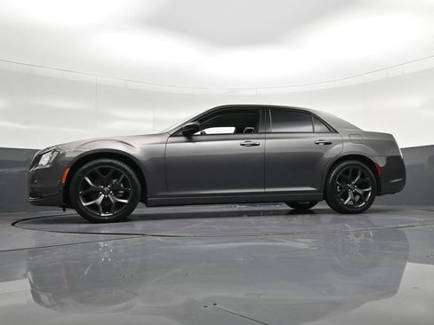 Used 2022 Chrysler 300 Touring w/ Sport Appearance Package RWD image 28