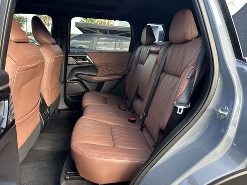 Used 2025 Mitsubishi Outlander SEL FWD image 4